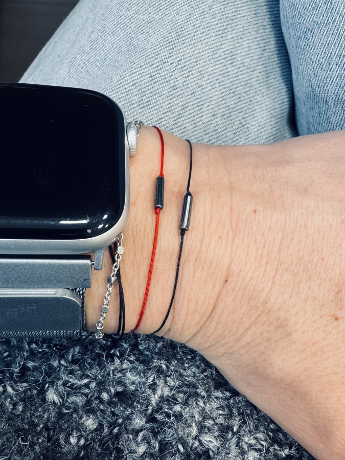 Sėkmės apyrankė MAKE A WISH black juodas/raudonas siūlas