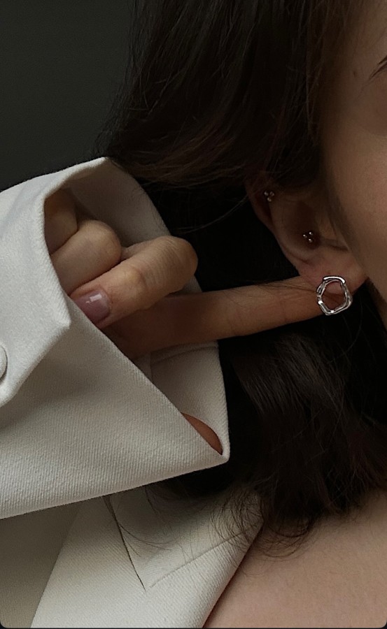 Sidabriniai auskarai NELYGŪS RATUKAI Sidabriniai auskarai NELYGŪS RATUKAI